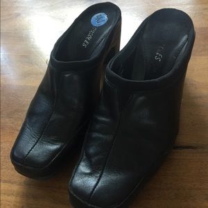$15 LIKE NEW Black Aerosole shoes, size 7 1/2